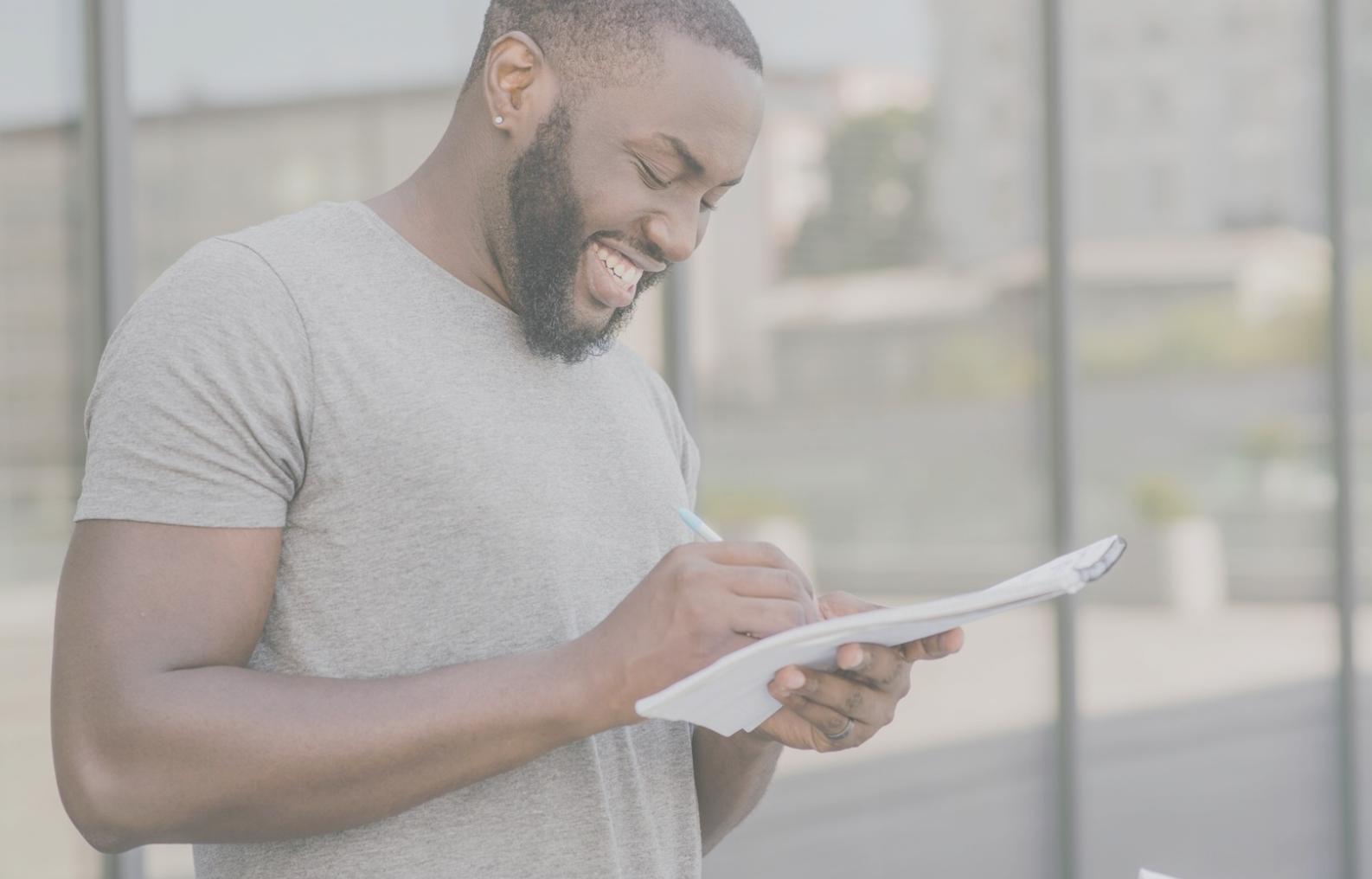 Menschen bei der gemeinsamen Finanzplanung